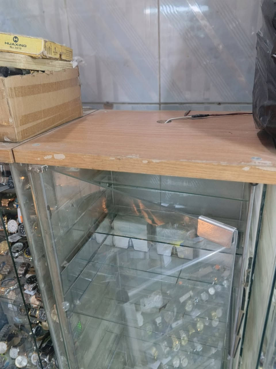 لبيع فاترينات عدد اربعه ثلاثه مستخدمه والرابعه جديده غير مستخدمه سعر المستخدم 100 الف والجديده 150 الف 
مكاني بابل السوق الكبير قرب سوق السلام 
الارتفاع 162سم 
والعرض 35 سم 
والعمق 40 سم 
***********
