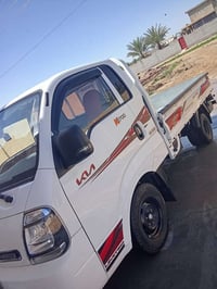 كيا 25 160 وبيها مجال شيء بسيط 07823981048