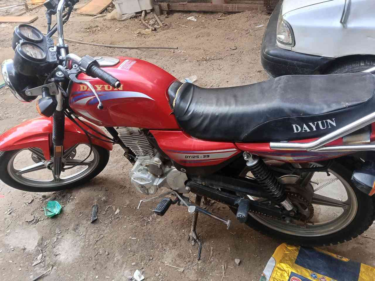 سلام عليكم دراجه  دايون لبيع موديل 19 أوراق اصولي دراجه خرسه خير من الله جهزه من كلشي السعر 900 أو بيه مجال شي قليل حك الجيه  كربلاء ***********
