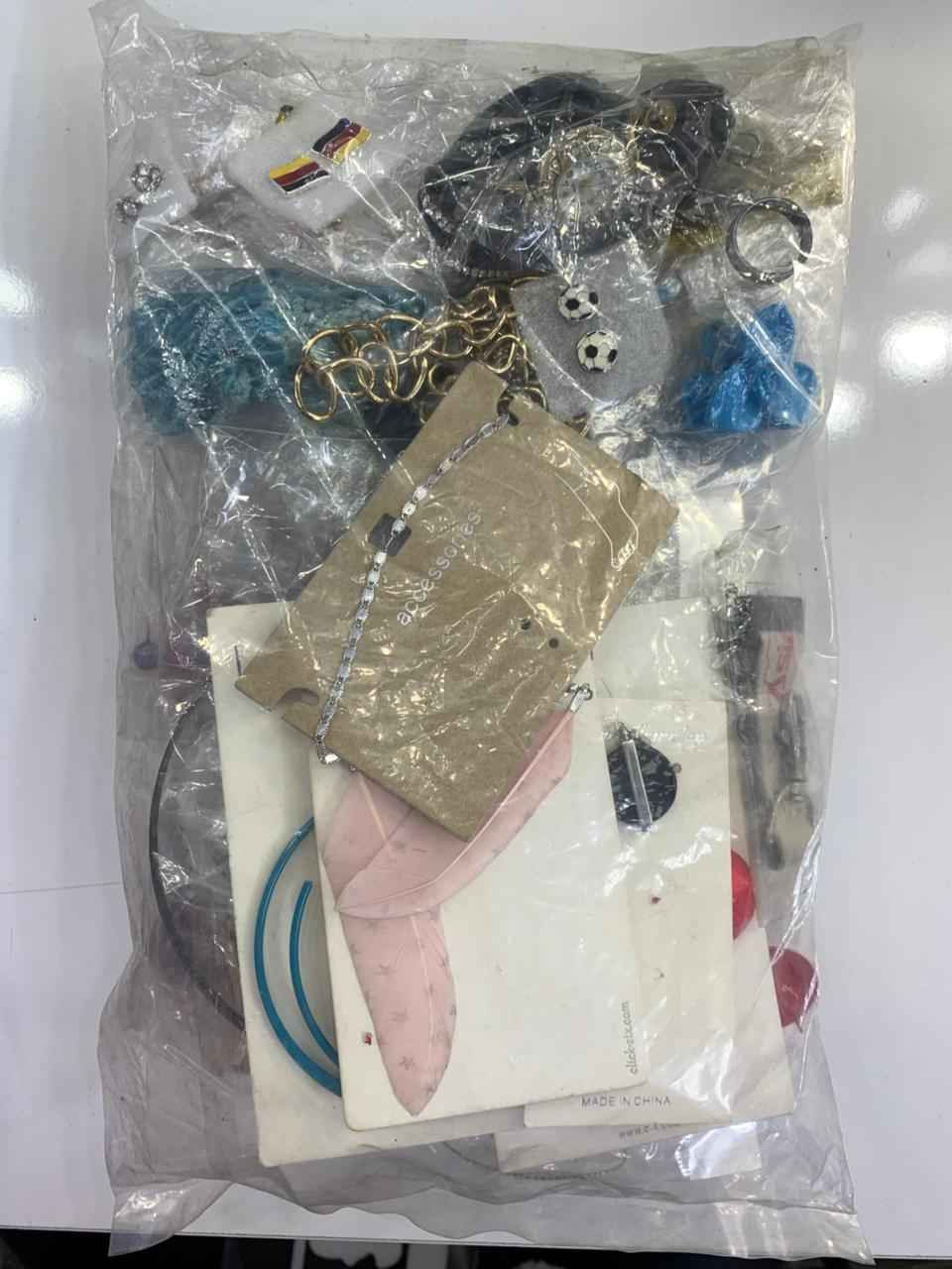 كيس إكسسوارات تخيلو بي ٥٠ قطعه بسعر ١٠ الف فقط يعني تطلع عليكم القطعه اقل الربع شيطلعلكم يطلعلكم بي انت وحظك هي إكسسوارات باله ممكن يطلع ضرر كلشي بي ساعات نضارات سوارات تراجي كلايد كلشي انا وحظك بعد وبي ٥٠ قطعه كلش هواي بغداد, العراق


**إذا كنت صاحب هذا الإعلان وتريد حذفه لأي سبب، رجاءا أرسل رسالة إلى الدعم الفني**