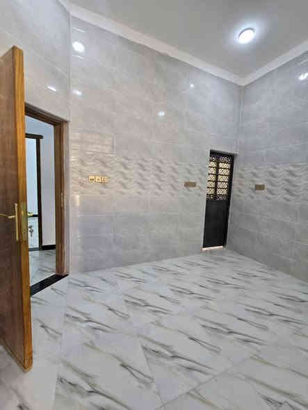 #اسعد_الله_اوقاتكم_بكل_خير⁉️👋🏼
دار سكن للبيع بناء 2025

#المساحه 100متر  يبعد.عن تبليط 10 متر

#جنس_العقار :: طابو ملك صرف زراعي باسم عراقي سند 25 

#العنوان :: البصره أبي الخصيب فلكه اللباني .مشيجيجه 
يبعد عن شارع فلكه الباني 400

#يحتوي البيت على 2 غرف منام كبار
و ديوان
و مطبخ و صاله
و مناور عدد 2
و صحيات داخلي وخارجي

#البيت جاهز من كلشي تستلم البيت عنده المكاتبه
كامل من مقطوره و كيزر و ماطور
جيب اثاثك و اكعد
و الف عافيه الي ياخذه

جميع الخدمات متوفره ماء كهرباء شارع 10 متر تبليط مباشرتاً غريب على 
#السعر 65مليون وبي مجال 
#للاستفسار الاتصال على الهاتف 📳📞
***********
