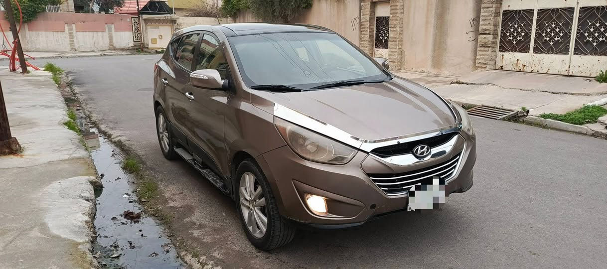 توسان 2010 وارد امريكي 
بانوراما 
محرك 2400 دوش
كير توماتيك
ويل 18
السعر المطلوب 130
كلين بدون حادث 
***********
***********
