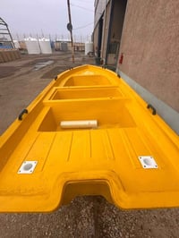 زوارق قلاب بلاستك اوربي عملي وقوي للصيد وسهله بل نقل  الطول ٣٥٧ سم عرض...