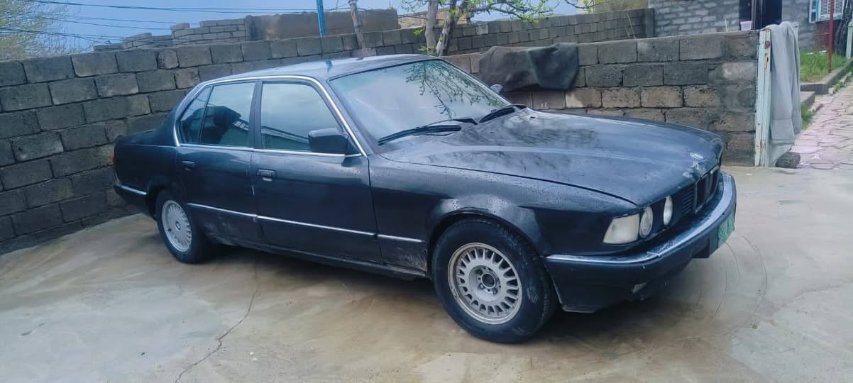 السلام عليكم.. للبيع او امراوس حسب القناعه.. BMW 735 موديل 1991 رقم نينوى اخضر امصفره غرامات وگمرگ وساحب واجها جاهزه للتحويل.. السياره فول مواصفات 
اسلايت 
4جامات كهرباء 
توماتيك
تبريد 
شادلها لايت زينون اصلي
باتري جديد 
تايرات جدد 
محرك شادلها جديد
كلشي بيها شغال
السياره يعوزها ترتيب بسيط
السعر 36 بيها مجال 
مكان السياره موصل ايسر
مامتواجد ع الخاص 
التواصل
  ***********
***********

