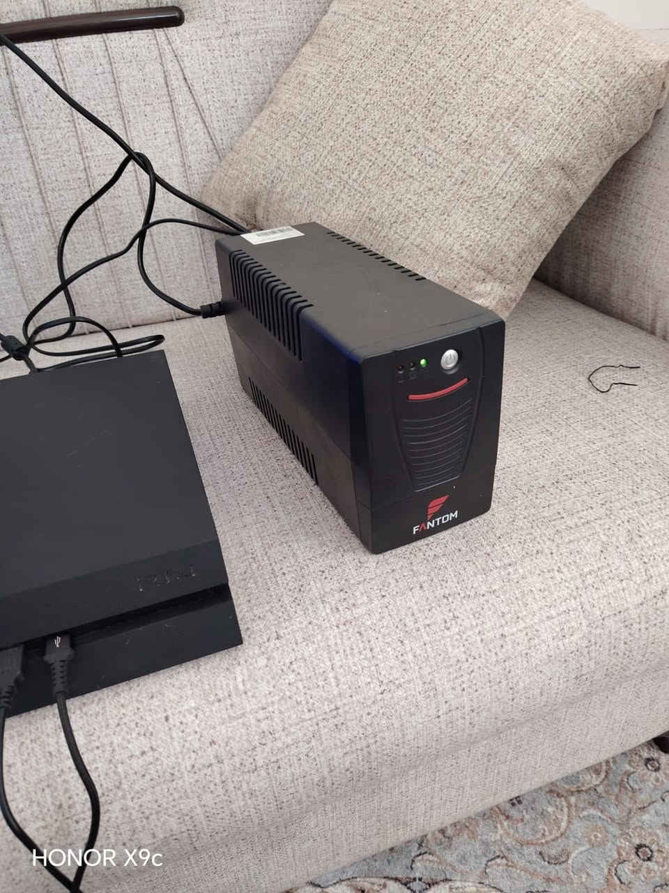 السلام عليكم 
🔥 للبيع PlayStation 4 فات مهكر نظام 12 🔥
✅ نظافة 100% والجهاز شغال ممتاز بدون أي مشاكل
✅ مع UPS
✅ ويا 2 جونستك
✅ قاعدة شحن
✅ محمل 5 ألعاب جاهزة
🎮 الألعاب الموجودة:
•PES21
•PES25
•GTA
•إله الحرب 
•REDT2
📸 موجود صور وفيديو للتأكد
📍 المكان:كوت واسط يوجد توصيل 
📩 للاستفسار المراسلة او الاتصال على ***********
