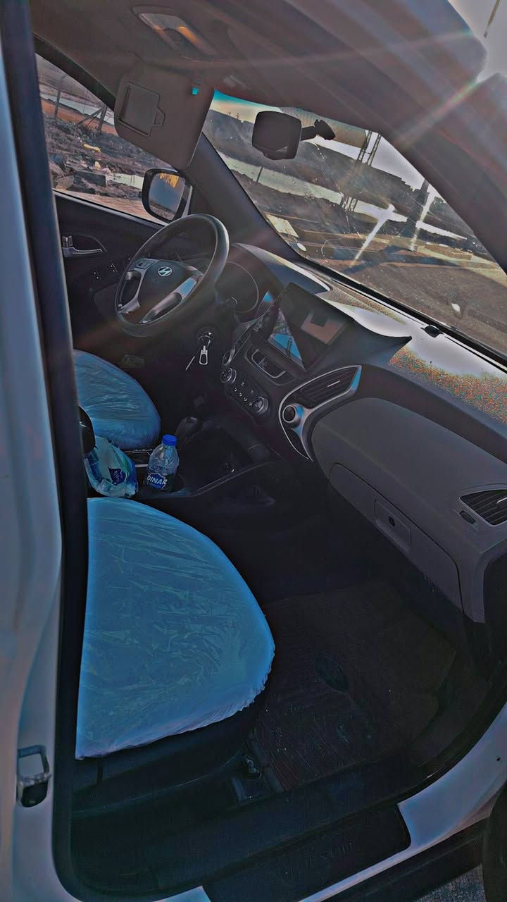 توسان مديل 2014سياره نضيفه رقم دولي بيه بارد ب الباب بدون دواخل سعر130وبيه مجال ***********
