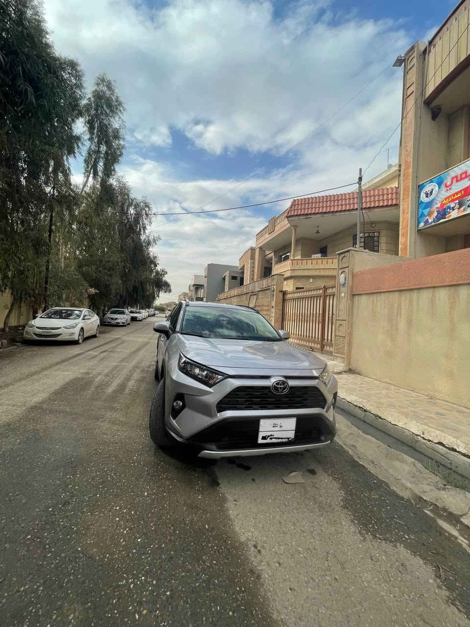 Rav 4 2019 LE 
ماشي 100 الف كيلو 
لون سلڤر 
ضرر باب يمين امامي مبدل ومصبوغ 
وصندوق شبر وشوية تعديل بارد 
سيارة نظيفة وجاهزة ما بيها اي نقص
JTMF1RFVOKD501156 الشاصي
الرقم اربيل مكان السيارة الموصل 
رقم التواصل *********** موصل, نينوى
