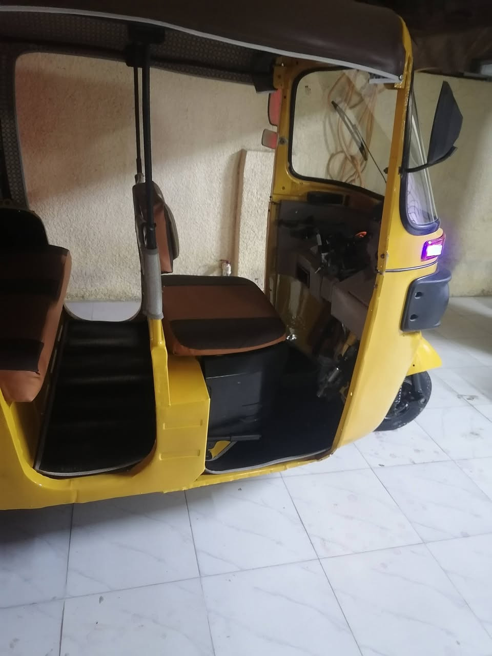 تكتك موديل ٢٠١٩ صبغ عام بشرط برقي مابيه نقص تخم تاير مكينه جديده كهربائيات فول بشرط تحويل رقم الهاتف ***********
