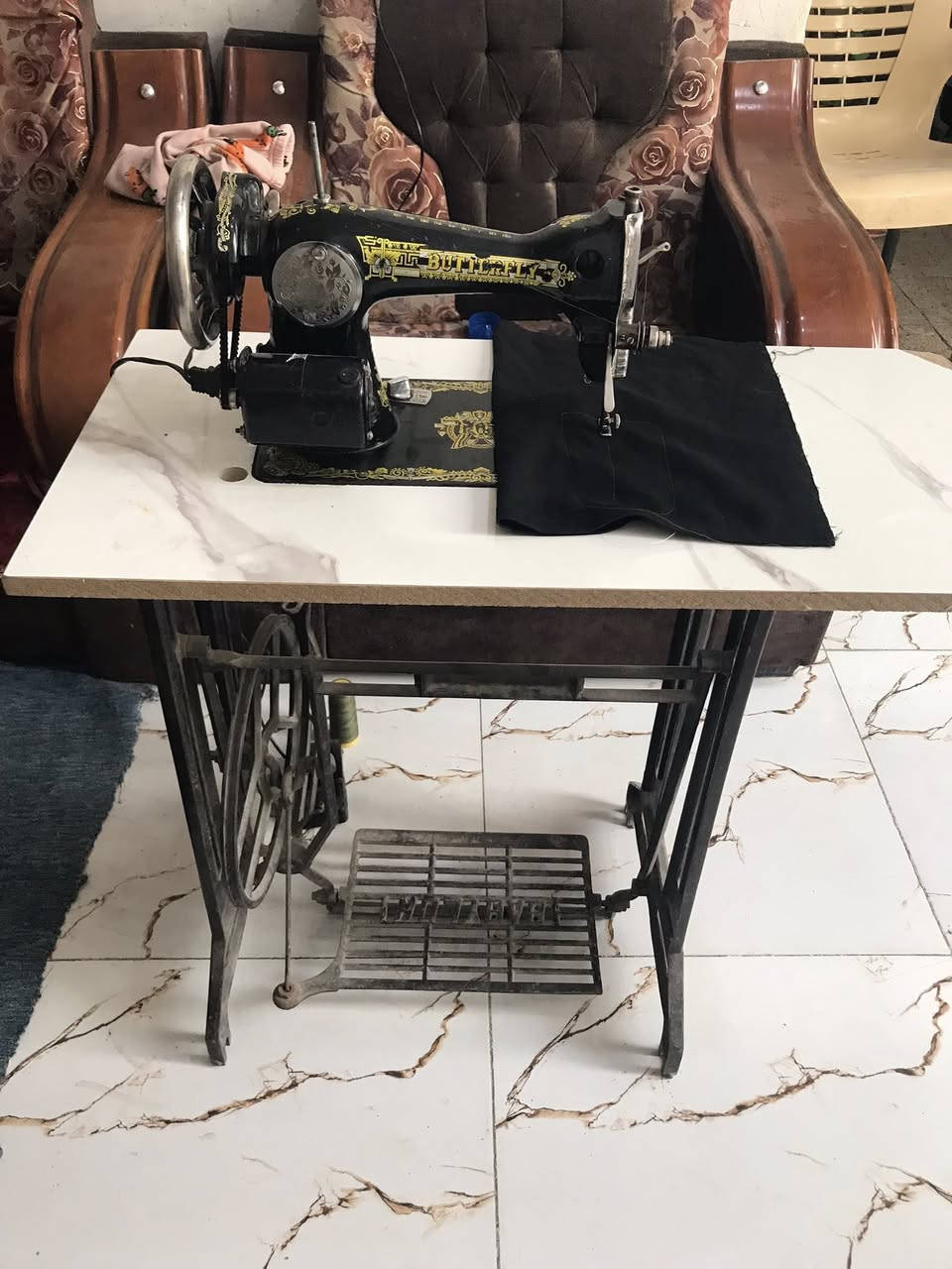 مكينة ام الفراشة اصلية شغالة على الفحص مكينة وماطور ودواسة وميز السعر ٦٠ وبيه مجال مكان حي ميسان ***********
