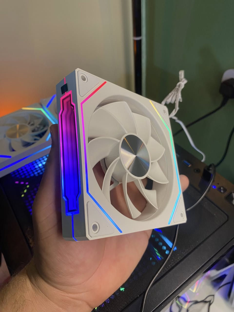 سلام عليكم
مراوح كيس pc لون ابيض RGB
حجم 120mm مرايه بالجوانب  
متوفر 10 قطع 
4 اخراج 
6 ادخال   

سعر القطعه : 6 الف قفل 💁🏻‍♂️

متوفر توصيل 5 الف لكل العراق


**إذا كنت صاحب هذا الإعلان وتريد حذفه لأي سبب، رجاءا أرسل رسالة إلى الدعم الفني**