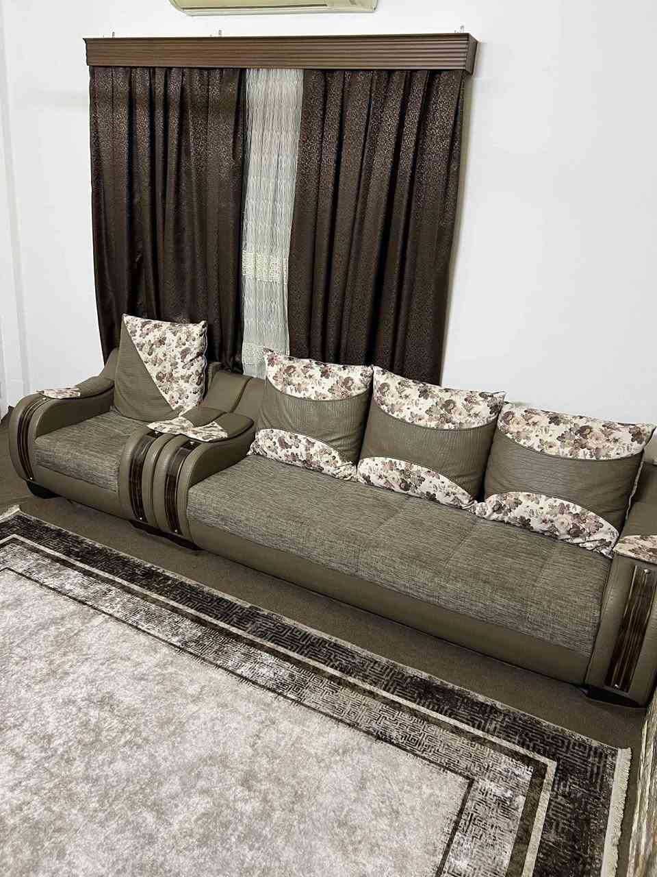 السلام عليكم
 للبيع تخم قنفات اخو الجديد مفصل تفصال متعوب عليه لاصحاب الذوق الرفيع اشتري واحصل ع البردات معاه هدية
المكان كركوك عرفة الشراي يتفضل خاص


**إذا كنت صاحب هذا الإعلان وتريد حذفه لأي سبب، رجاءا أرسل رسالة إلى الدعم الفني**