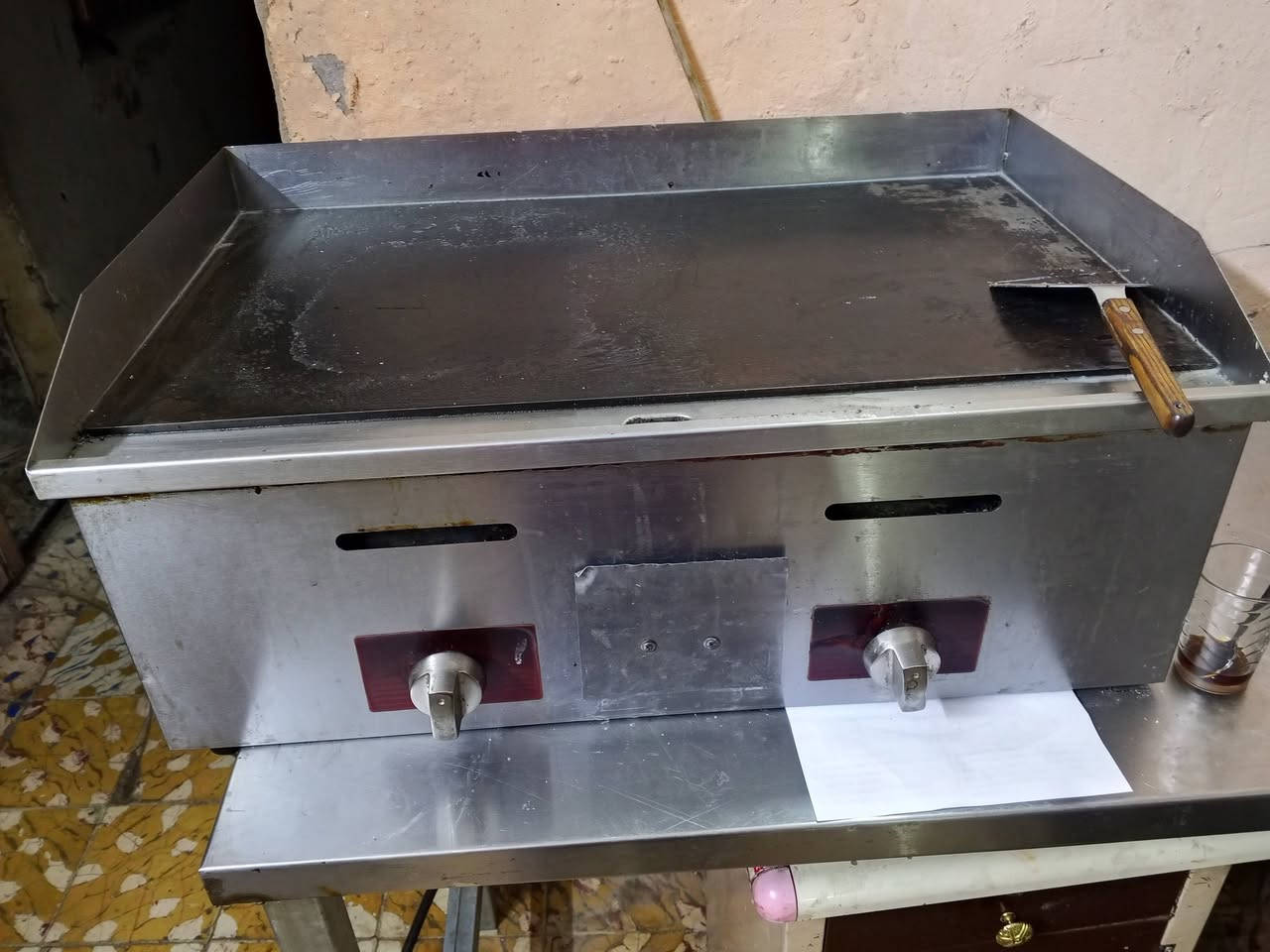 سلام عليكم غراض مطعم للبيع المكان مدينة الصدر قطاع 79 ***********=التواصل
