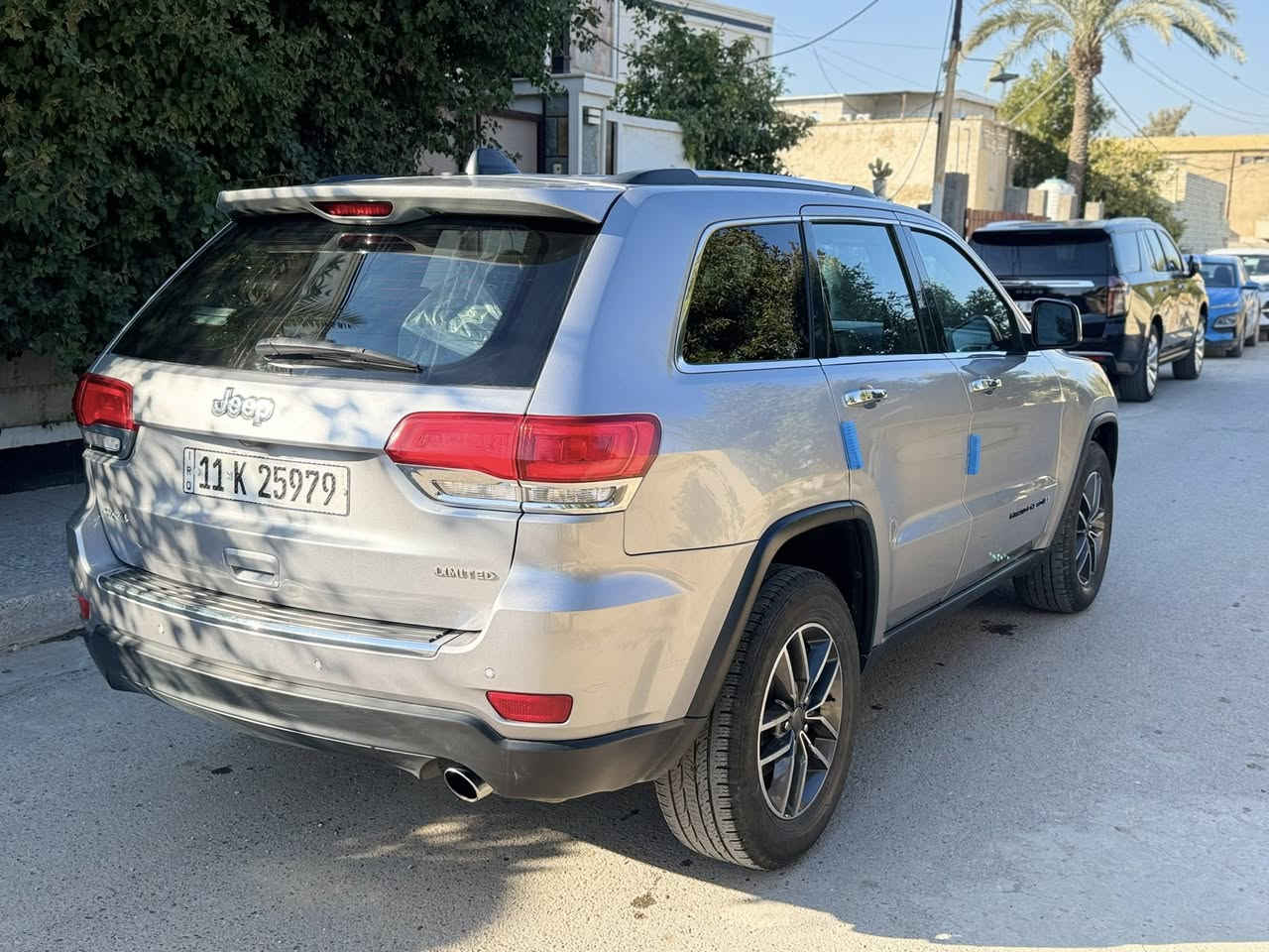 #_للبيع_او مراوس 🚘
————————  
جيب 2019 وارد امريكي  رقم بغداد بسمي
‏( Limited ) محرك ٦/٣٦٠٠ (4x4) 3 وضعيات
تبريد قطعتين كشنات جلد تدفئه تبريد كشنات حساسات امامي خلفي وجانبيه  رادارات  بصمه دخول. صندوق كهربائي شاشه كبيرة  خزن مقاعد وضعيات تشغيل عن بعد تعميم مرايه
________________________________
الضرر شطحي وبسيط وبدون ارباك صبغ قطعه وحدة وتبديل  باب وجاملغ قطع اصليه نفس اللون وصور الحادث موجودة والسونار هم موجود 
—————————————————————
#_السعر /195  ورقة💰و بي مجال
مكان السيارة : بغداد الكرخ 
#_للاستفسار / ☎️ ‭***********
