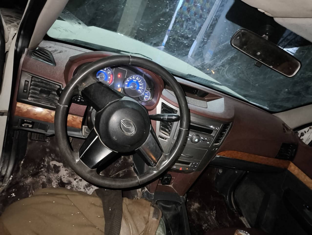 السلام عليكم ورحمه الله وبركاته سياره كراند تايكر موديل 17  مصبوغه عام للجماليه   حداديه مال الشركه مكينة كير جدد حره مسؤول  عن مداور  مكاني الديوانية *********** السعر 65 بيه مجال  عليه مليون و800 ينقص من سعرهه
