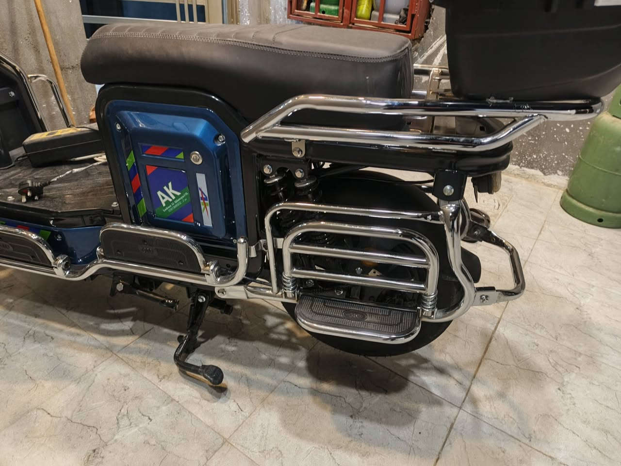 سلام عليكم دراجه شحن
جبلي ابو سله جبيره

موديل2025 ابو 7 بطاريات

دراجه. احله من صوره جديده او عله فحص

رقم ***********
