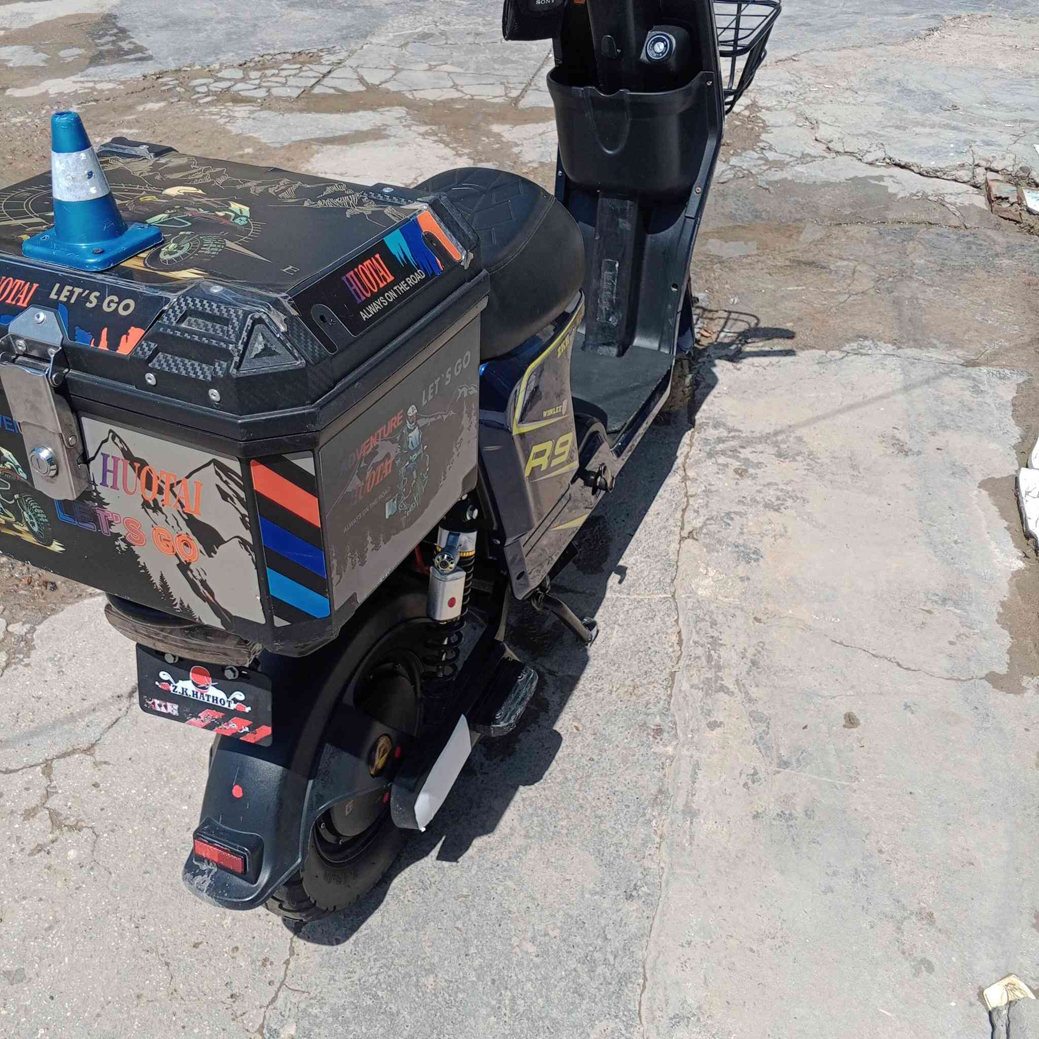 سلام عليكم دراجة شحن للبيع R9 دراجة كاملة أي نقص مابيها تجي نضام رجوع للخلف 5 بطاريات كبار نضام بارك وجهاز آنذاك ضد السرقة 4 سرع منفذ شحن يوسبي قاعدة موبايل دراجة من يدك لشارع السعر 420 وبيها مجال مكان بغداد جسر ديالى أو زعفرانية رقم الهاتف ***********
