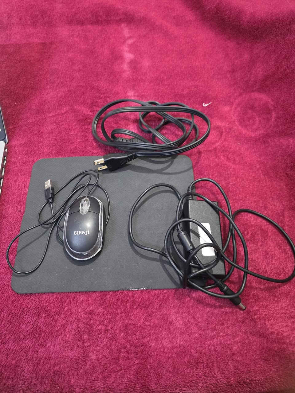 سلام عليكم ورحمة الله 
حاسبة DELL 3550 مستخدم شي قليل 
ما مفتوحة على ايدي 
مواصفاتهة 
1 /جيل العاشر / معالج كور اي 7 
2 /رام 16 كيكا بايت 
3 / الهارد 1 تيرا يعني الف كيكة 
4 / VGA 2GB NVD P520 
5 / شاشة ليد 15.6 
6 / ماوس هدية 
7/ شاحنة 
8 / كشن تحكم للماوس 
حاسبة ممتازة مواصفات حلوة 
سعر 350 قفل مكاني بغداد الشعب 
وعندي توصيل 5 الف وين ما جنت وهاذا رقمي ***********
