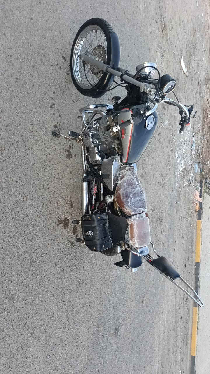 سلام عليكم شباب دراجه كلاسك رايبل للبيع دراجه نضيفه وحلو ومكينه ناعمه حيل ولي عنده مراوس بماطور نضيفه اراوس حسب لقناعه***********📞
