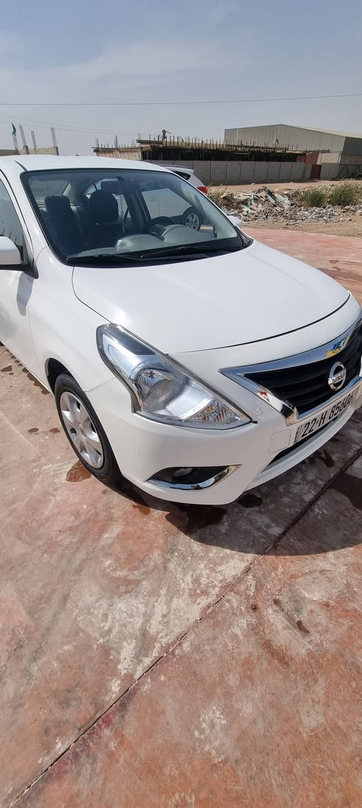 سلام عليكم نيسان صني ٢٤ ماشية ٣٥ الف بيها بارد بالجنطة وبيها بارد جاملغ الامامي مبدل دعامية امامية ولايت للبيع ب١٢٥ للاتصال ***********
