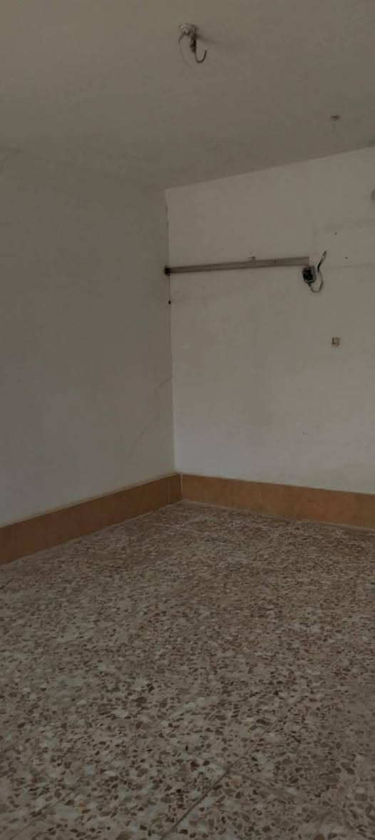 السلام عليكم شقه  في حي النداء شارع المكاتب لل رهان موقعه كلش حلو وركن ومقابل ساحه للاستفسار اتصل *********** وموجود على واتساب
