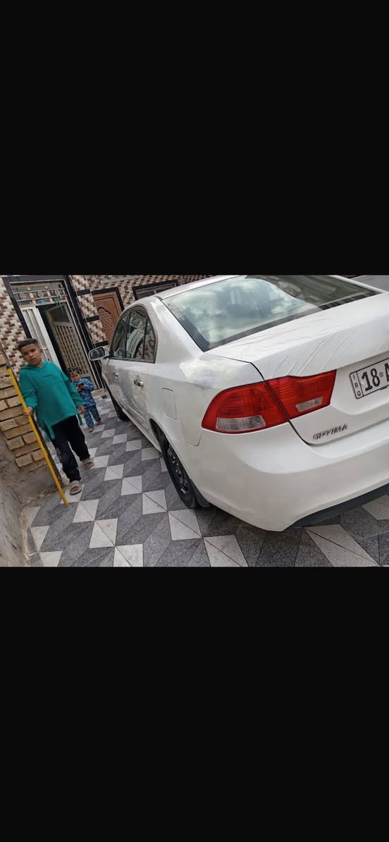 السلام عليكم سياره أوبتيما ٩ خليجي السياره بيها جاملغ وبنيد وبيها صبغ تبريد حداديه تخم تاير مكينه ٢٠٠٠ اربع حساسات دواخل جديده السعر 98 وبيها مجال الشراي يتصل *********** غير متواجد عل فيس الشراي يتصل
