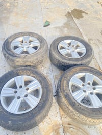 للبيع وياله لاندكروز2015نضيفات رقم هاتف 07729233133