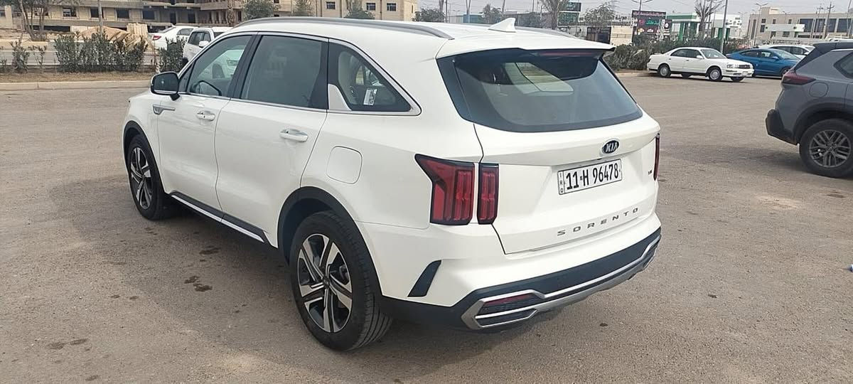 كيا سورنتو 2021 خليجية
سيارة مكفولة من الصبغ سيارة جديدة جدا استعمال شخصي على ايد الي مستوردها ، هزة وسنوية قبل يومين مجددينها ،السيارة باسمي ، ورقمها بغداد 
 فول مواصفات عدا البانوراما 
محرك 6سلندر 
كشنات جلد شركة كهربائيات شاشة كبيرة 
جنطة كهربائية وتشغيل عن بعد 
ماشية قليل حاليا 60
الف فقط حقيقي 
شحن لاسلكي 
والعديد من المواصفات الاخرى 
بيها بارد مقدار شبر اسفل باب الخلفي .
مكان السيارة حاليا واسط الكوت مركز المدينة 
سياره نظيفه  جدا 
للاستفسار اكثر الاتصال على الرقم
***********
