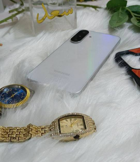 🔥 Samsung A36 5g - جديد جديد 🔥
للبيع سامسونج A36 5G لون أبيض ملكي 🤍

جهاز راقي جداً بحالة الوكالة حرفياً — استخدام فقط 43 يوم وما بيه شخط لو بكد شعره 

• ظهر زجاج مع فريم ألمنيوم فاخر

• كاميرات راقية تصور 4K / 30fps

• سماعات ستيريو صوت قوي ونقي

• بصمة داخل الشاشة

• شاشة Super AMOLED بحجم رائع وتردد 120Hz

• بطارية 5000mAh مع شحن سريع 45W

• معالج Snapdragon 6 Gen 3 (أقوى معالج حالياً بفئة A)

• ذاكرة 256GB

📦 الملحقات:

لاسق شاشة + كفر جلد مبطن ماركة Liyebold

💰 السعر الجديد بالسوگ: 385 ألف
🔥 السعر عندي: 285 ألف فقط
يعني توفر 100 ألف دينار تقريباً!

🚚 توصيل متوفر لكل محافظات العراق

📍 العنوان: ذي قار – قضاء النصر
📞 للتواصل: ***********
أو مراسلة على الخاص.

⚡ جهاز نظيف جداً، اللي يدور على جهاز شبه جديد بسعر أقل من السوگ لا يضيع الفرصة.
