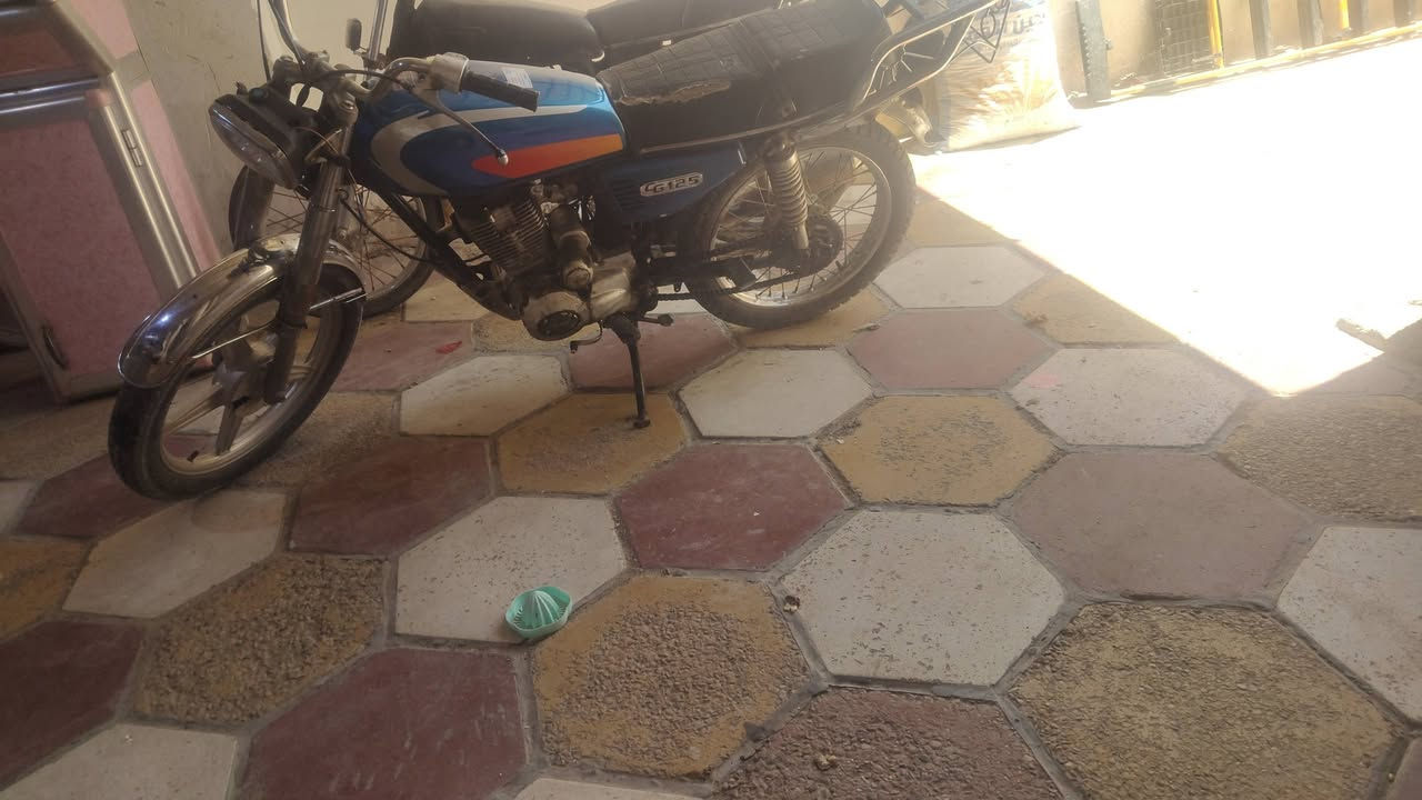 دراجه بارت للبيع مكينه خرسه كهربائيات كلها شغاله السعر 350 وبيها مجال قليل البصره قضاء الصادق منطقة الچري ***********
