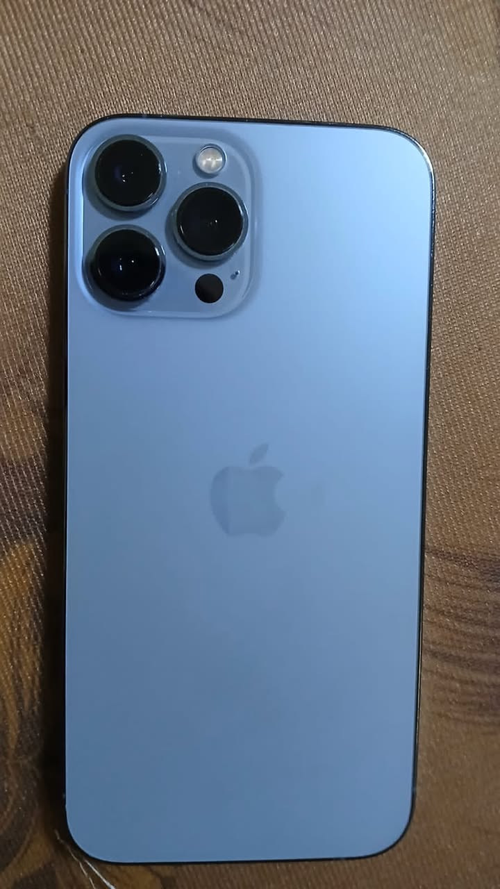 ￼سلام عليكم 
آيفون 13 برو ماكس ذاكرة 256
ويا شاحنة بس الشاحنة ب ٢٥ ألف 
مبدل بطارية فقط 
الموبايل نضيف كلش مدام عينك الصور تجي وتشوفه وتفحص وين متريد مبدل فقط بطارية اصلية وكالة
السعر 425 وبي مجال للطيبين
للاستفسار ***********
