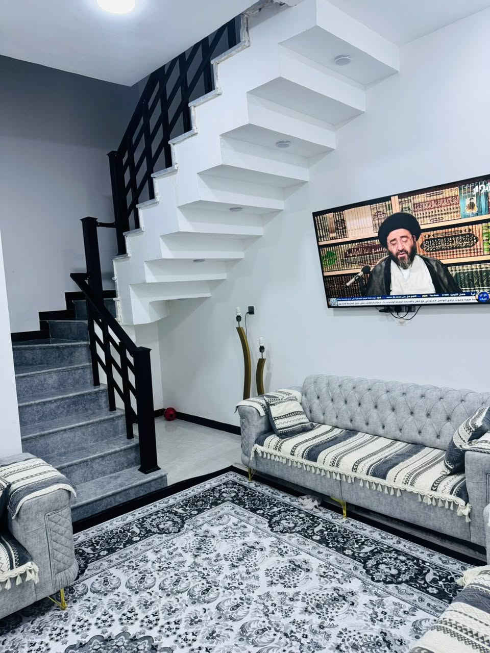 بيت للبيع حجي عبد الثانيه 100 متر ركن وجه 10 والنزال 10 طابقين كامل بناء حديث درجه اولى الاستفسار الاتصال على الرقم ***********
