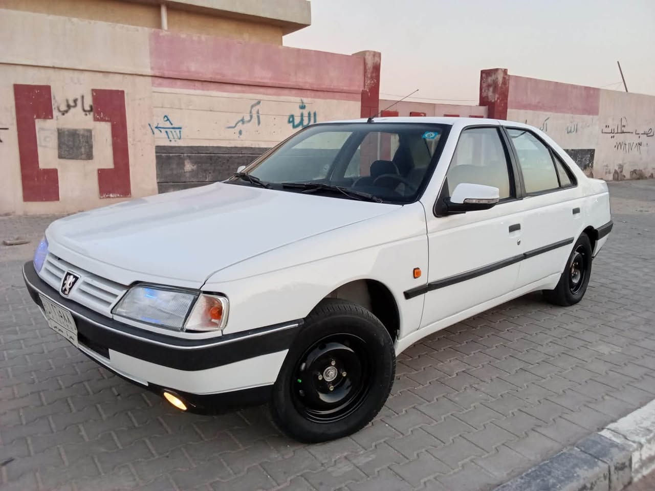 سلام عليكم سياره البيع بيجو 405موديل 12سنويه جديده رقم نكليزي باقي عل استلام مكفوله من الضربه والتبديل مكينه كير حداده تخم تاير سياره جديده السعر 42مكاني بصره ***********
