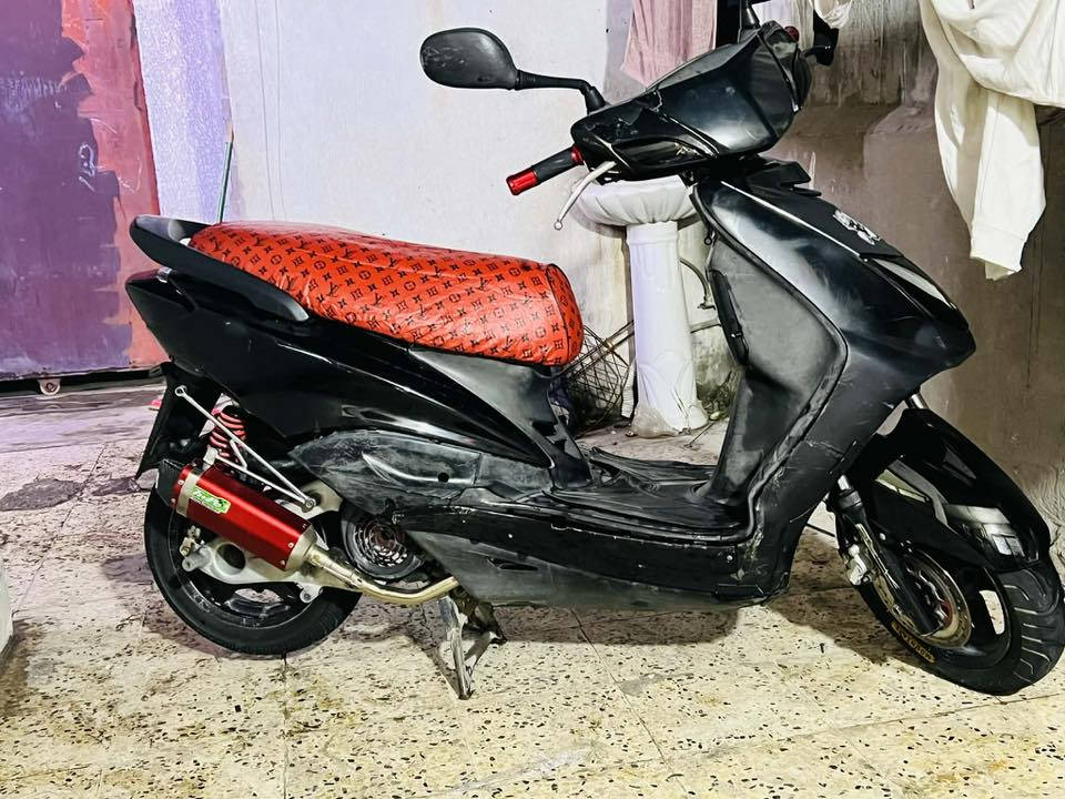 سلام عليكم للبيع او للمراوس دراجه مثل مموضحه بصوره مبدل بيها ولفات نكره بكل وقت جاهزه كامله مكان بغداد ا لحريه او دولعي لاستفسار ***********
