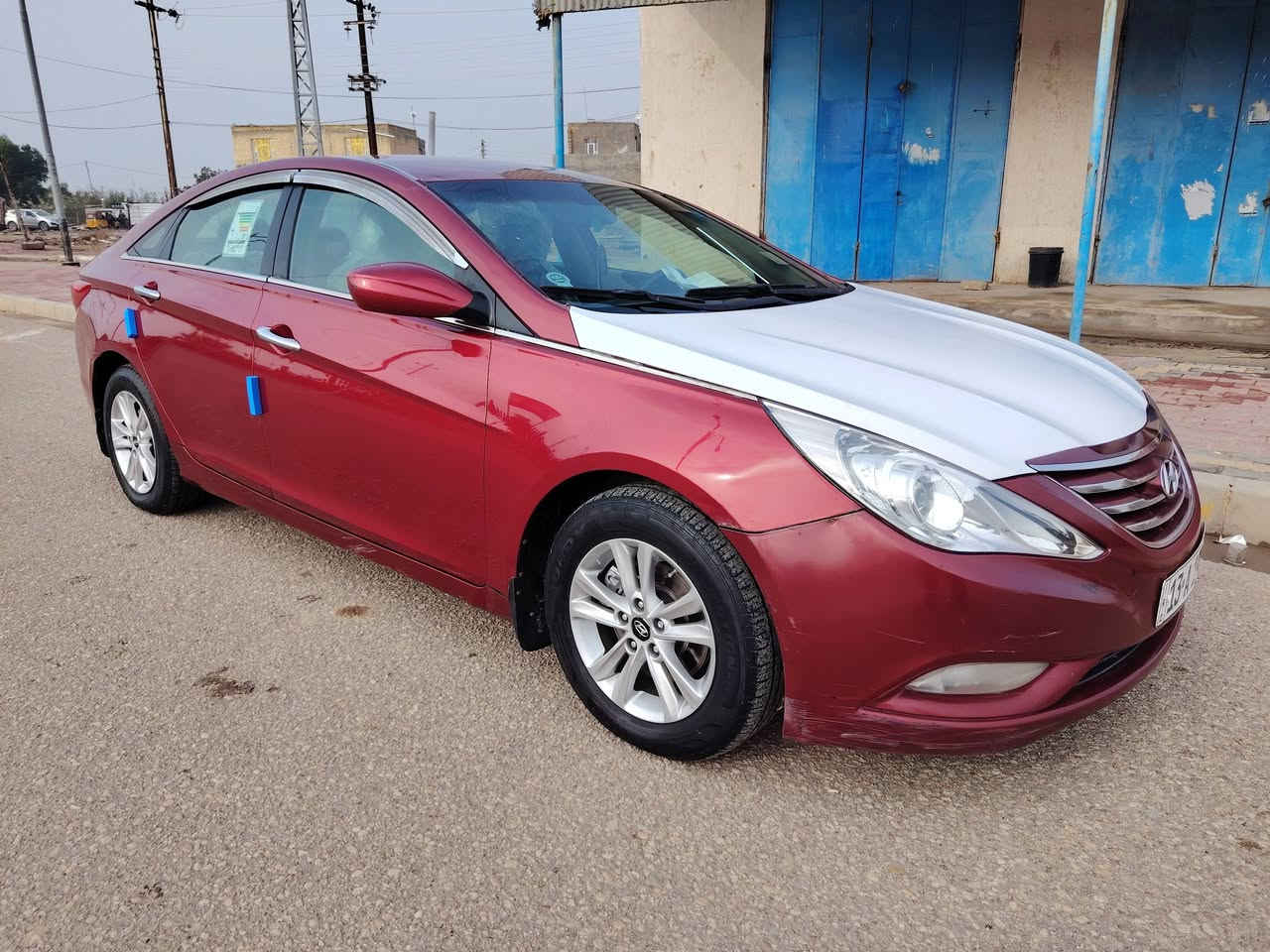 السلام عليكم لبيع سوناتا موديل 2013وارد أمريكي حادثه طرف البنيد مصلح نفسه وبيه صبغ الجاملغ المامي فقط والباقي مكفول حداديه جديده تخم تايرات جديد مكينه لاتنقيص ولاتبخير جاهزه من كلشي رقم ميسان انكليزي مكان السياره ميسان الميمونه السعر 90وبيه مجال قليل كلش ***********/***********
