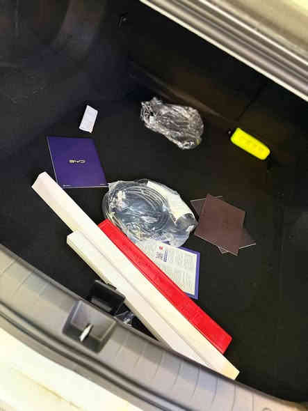 🏛️🏛️معرض التحسين الذهيباوي 🏛️🏛️
توفر ال BYD qin plus
ابيض والداخل ابيض
دلال ادللكم متابعين معرض التحسين الذهيباوي تونسووووو 
🔴السعر  : 🔥🔥🔥،🔥🔥🔥
مرقم بغداد وصافي بدون دلاليه 
‏
اليكم المواصفات
انتبه السياره : هايبرد & بانزين & كهرباء يعني التفويله الوحده بانزين تمشيك 2100 كيلو
سعه التانكي 65لتر 
موديل 2025
حساسات 
حجم المحرك 1.5
شاشه اصليه 
كامره خلفيه
هند بريك كهرباء
دشبول شاشه ديجيتال
اوتو هولد
مفتاح التشغيل بصمه
تشغيل عن بعد 
تحكمات مقود
اوامر صوتيه
منفذ طاقه
منافذ شحن
 جلد حياكه
دخول ذكي
3 وضعيات قيادة
اشاير بالمري
تتسع المقصورة ل 5 ركاب
المقاعد جلد رياضي
اريل نفكيتر
اناره داخليه LED
لد امامي LED
‏LED بك لايت
قطعتين تبريد 
مثبت سرعة
حجم الاطار 16
مانع تزحلق
شاحنه خلفية
كير ماوس
البطاريه ليثيوم الاقوى والاطول عمرا في عالم الهايبرد 

‏‎اوقات الدوام جميع ايام الاسبوع 
‏‎من الـ10 صباحـاً الى الـ10 مساءً 

‏‎للاستفسار يرجى الاتصال على الارقام الاتية ☎️:
‏‎للاستفسار  ***********
‏‎للاستفسار ***********
‏‎بغداد حبيبية  شارع المعارض🚙🚙
‏‎متوفر🟥بيع🟥شراء🟥مراوس🚦⭐️

‏‎ولاتنسى اذا حبيت تستبدل سيارتك القديمه معرض توفر الاستبدال بين القديم والجديد بنظام المراوس وبخدمتكم 🚗🔛🚙

#توسان #لاندكروز #سورنتو #كورولا #كورولة #تويوتا #كامري #هايلوكس #كيا #سبورتج #النترا #سني
