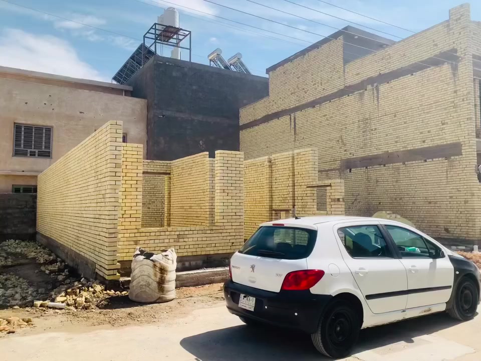 سلام عليكم مقاول اشتغل بسعر مناسب ترميم تصلح تفليش منزل واستلم منك ارض واسلمك مفتاح وبناء طابق ثاني سعر مناسب وشغل نضيف وكلشي  كرسته عمل او بس عمل/رقم التواصل ‏***********
 فقط بغداد
