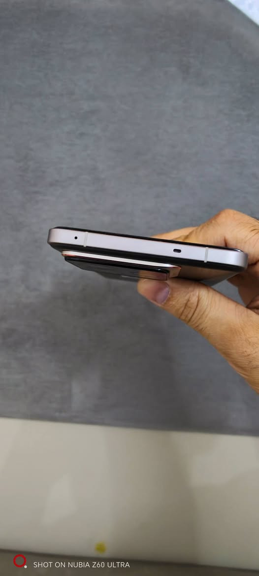 💪(REALME GT 7 PRO 256/12)💪
ريلمي جي تي 7 برو نسخة الصينيه خارق النضافه اول خط واقف على الشبكة التاني من جديد نحط فيه خط... الجهاز خالي من المشاكل والاعطال ومقاوم للماء والغبار ومكفول 

ببجي يشغل 120 فريم بكل سلاسه 

⚙️ Snapdragon 8 Elite (3nm)
أداء ناري وسرعة مافي بعدها 🚀

🖥 شاشة 6.78″ LTPO AMOLED
120Hz + سطوع خرافي6000شمعة 👀

🔋 بطارية 6500mAh
⚡ شحن 120W سريع جدًا

📸 كاميرات 50MP + 50MP Telephoto + 8MP
تصوير احترافي 👌

💧 مقاوم مياه وغبار IP68/IP69
🔒 بصمة UltraSonic سريعة جدًا

💥 تصميم فخم + أداء قوي = موبايل تقيل
 
💸السعر/650 وبي مجال بسيط

📌 عنوان نجف ملحق الروان


**إذا كنت صاحب هذا الإعلان وتريد حذفه لأي سبب، رجاءا أرسل رسالة إلى الدعم الفني**
