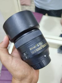 نيكون 85مم • فتحة f/1.8 • نظيفة جداً