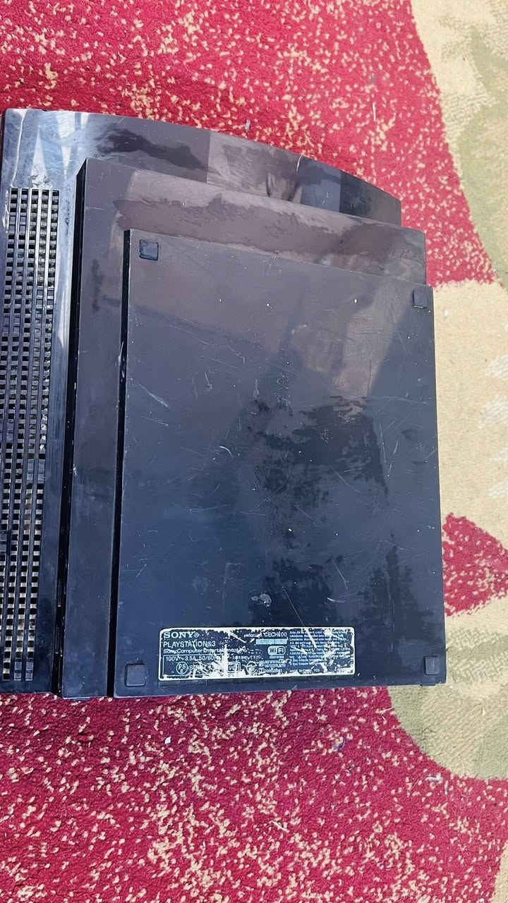 بلي 3مهكر. بيه تلاث العبات بيس وسيارات وحرب
نضافه 80/100 
ملحقات ماوياه ابيعلك بس بلي شغال وعلى الفحص 
مكان نجف حي الشهداء 
تواصل على واتساب ***********
