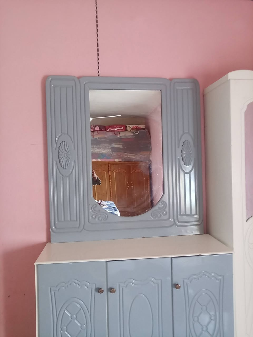 غرفه نوم جديده بمعنه الكلمه مستعمله قليل هيجي 5 شهر 6 شهر خذتها ب850 جديده وهسا ستعملت قليل اريدها ب650 وبيها مجال قليل تصل عل رقم  0786 389 7113
