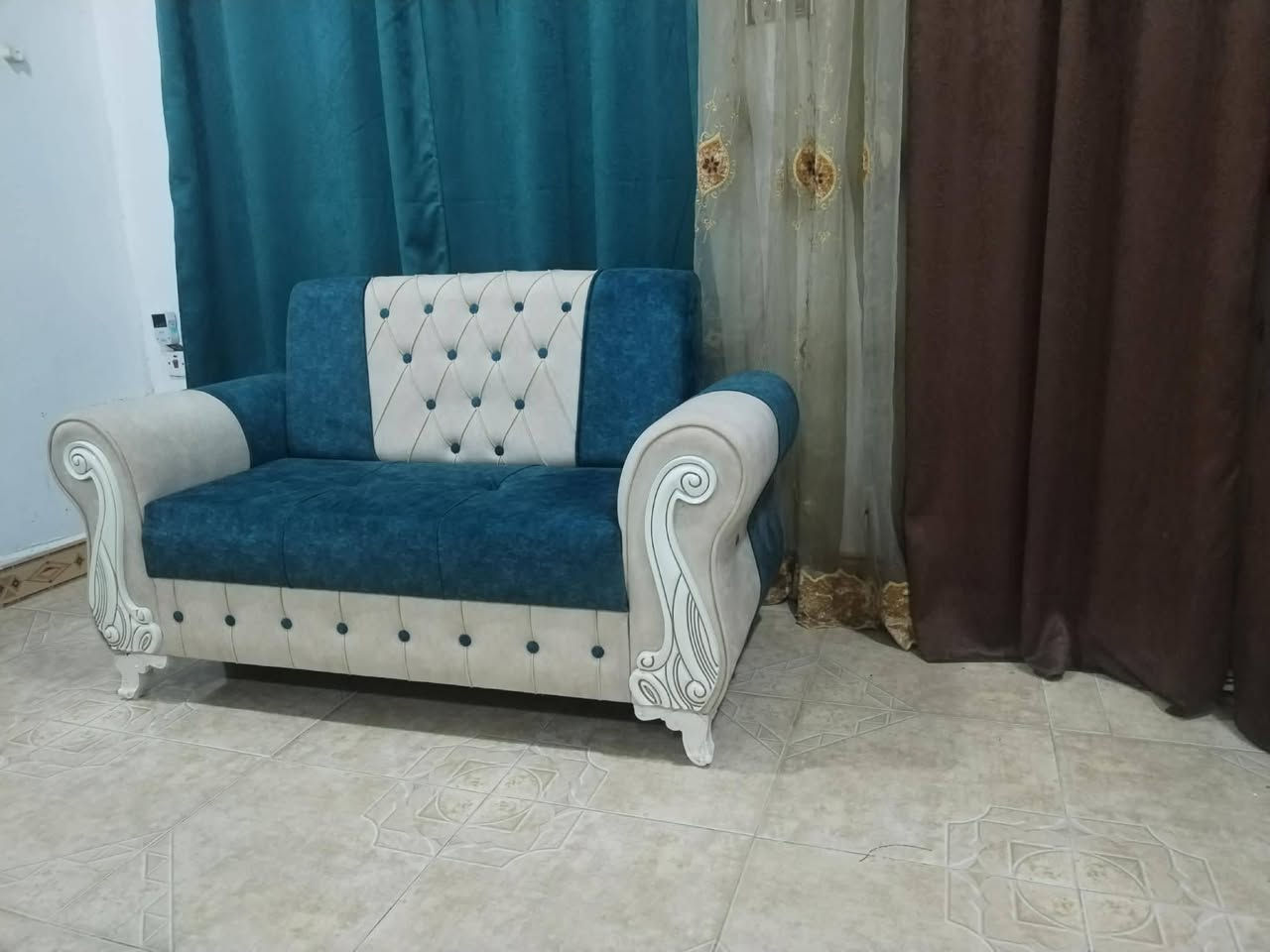 سبلت طنين تبريد ثلج مابي اي شي السعر 300
تخم للبيع السعر 300 وبيهن مجال بسيط العنوان شهربان المطار ***********
