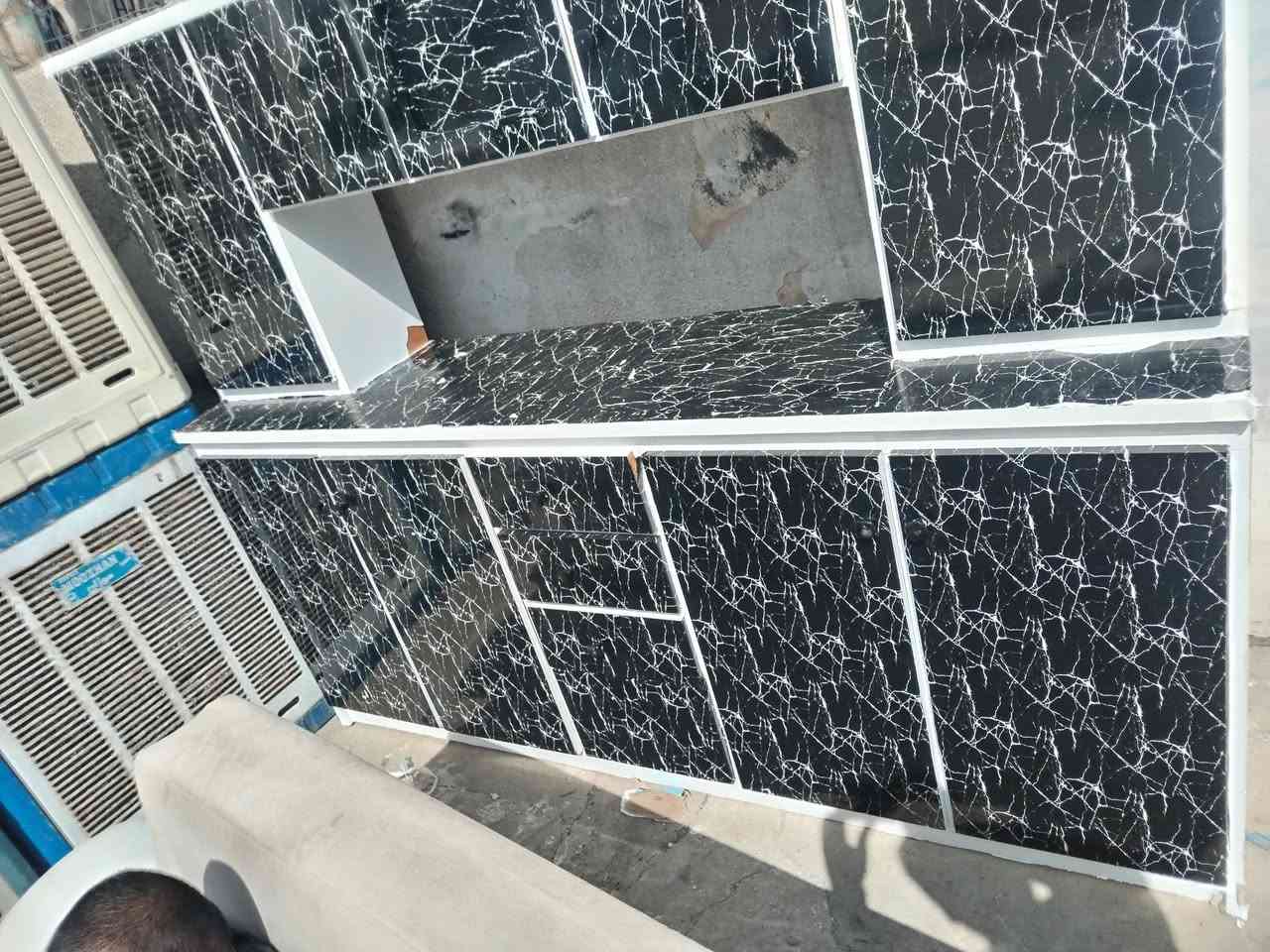 كاونتر مترين ونص خشب كلش نضيف بسعر مناسب *********** ***********
