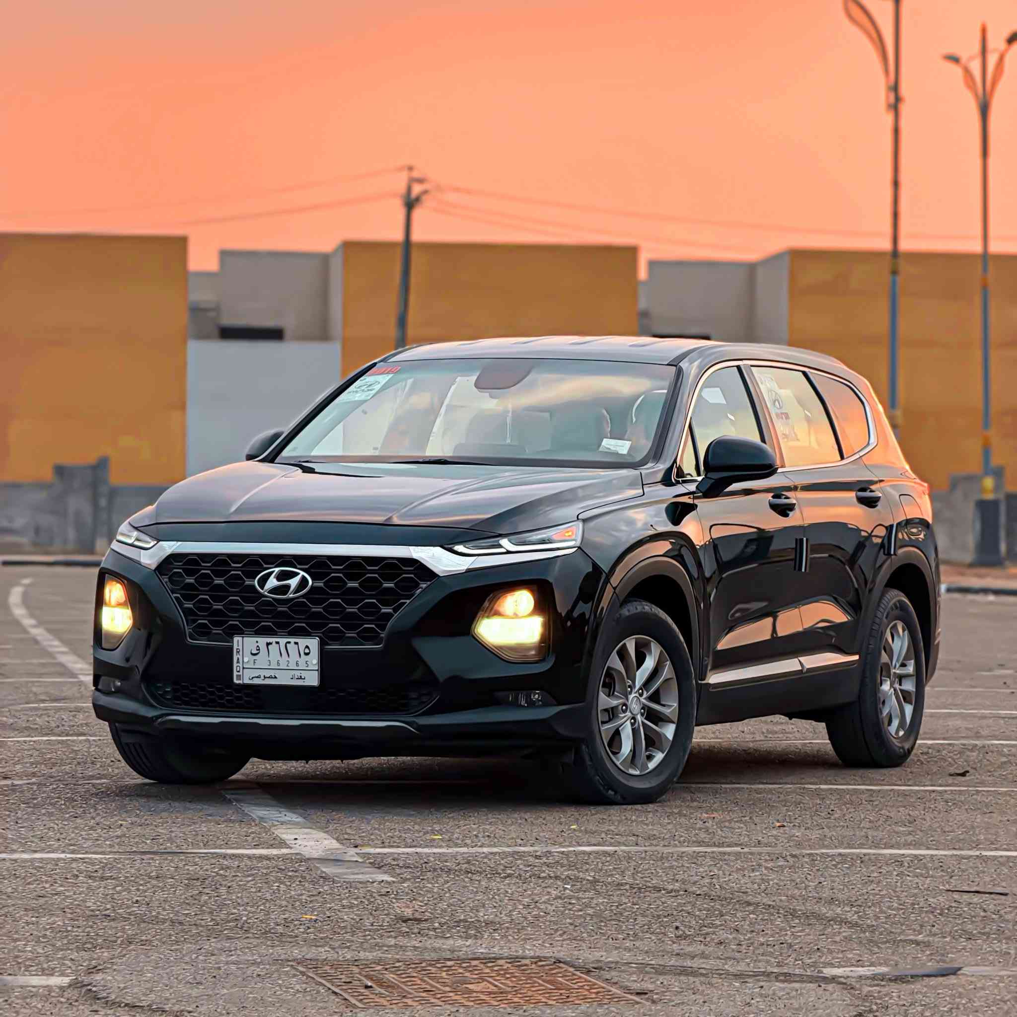 السلام عليكم من رخصت الأدمن المحترم...
صلوا على الحبيب محمد 😍😍.
HYUNDAI (SANTAFE) HTRAC 4x4..
هونداي سنتافي موديل 2019 فئة ((الهاترك)) وارد أمريكي حادث جاملغ وباب فقط بدوون دواخل او تبديل نهائياً  بجم كبس بعدها على وضع الوكالة السيارة جاهزة وجديدة جداااا عليها أدامة كاملة گير مكينة ممفتوحه حدادية تبريد ثلج ❄️ تدفئة كلشي جاهز مواصفات السيارة هااترك فوول عدا البنوراما..
مكينة 2400 GDI.
بصمة تشغيل+بصمة ابواب.
نضام 4x4 فور ويل.
داخل أوف وايت ((ملكي)).
قطعتين تبريد.
شاشة ديجتال + 4 مستشعرات حركة.
رادار جانبي+خلفي+امامي.
مانع تصادم.
مانع انحدار.
مانع انزلاق.
توقف ذاتي AUTO STOP.
سايد بريك دكمة.
نضام AUTO HOLD.
تحديد مسار.
شاشه صغيره ((شاشة اعطال ومعلومات القيادة)).
شاشة كبيرة((نضام APPLE CAR PLAY+B-T+Wi-Fi)).
نضام تبريد من نوع CLIMATA منفصل.
نضام APS.
نضام PARKING.
نضام Cruise Speed ((مثبت سرعة))+تحكم ستيرن بالكامل.
3 وضعيات قيادة ((SPORT/NORMAL/ECO)).
منافذ ((USB+USB-C)).
هيترات أمامي+جانبي+خلفي.
وبعد بيهااا هواااي مواصفات السيارة كاملة وجاهزة من جميع النواحي بل أضافه عليها طبقه نانو سيراميك ((طبقة حماية)) مع الضمان ماشية ((68،000))mi فقط رقم بغداد مشروع وطني تتحول بكافة محافظات العراق سنويه لغاية ((2027)) السعررررر ((١٦٩)) وبيهاااااا مجااااال..🖤
للأستفسار:***********
