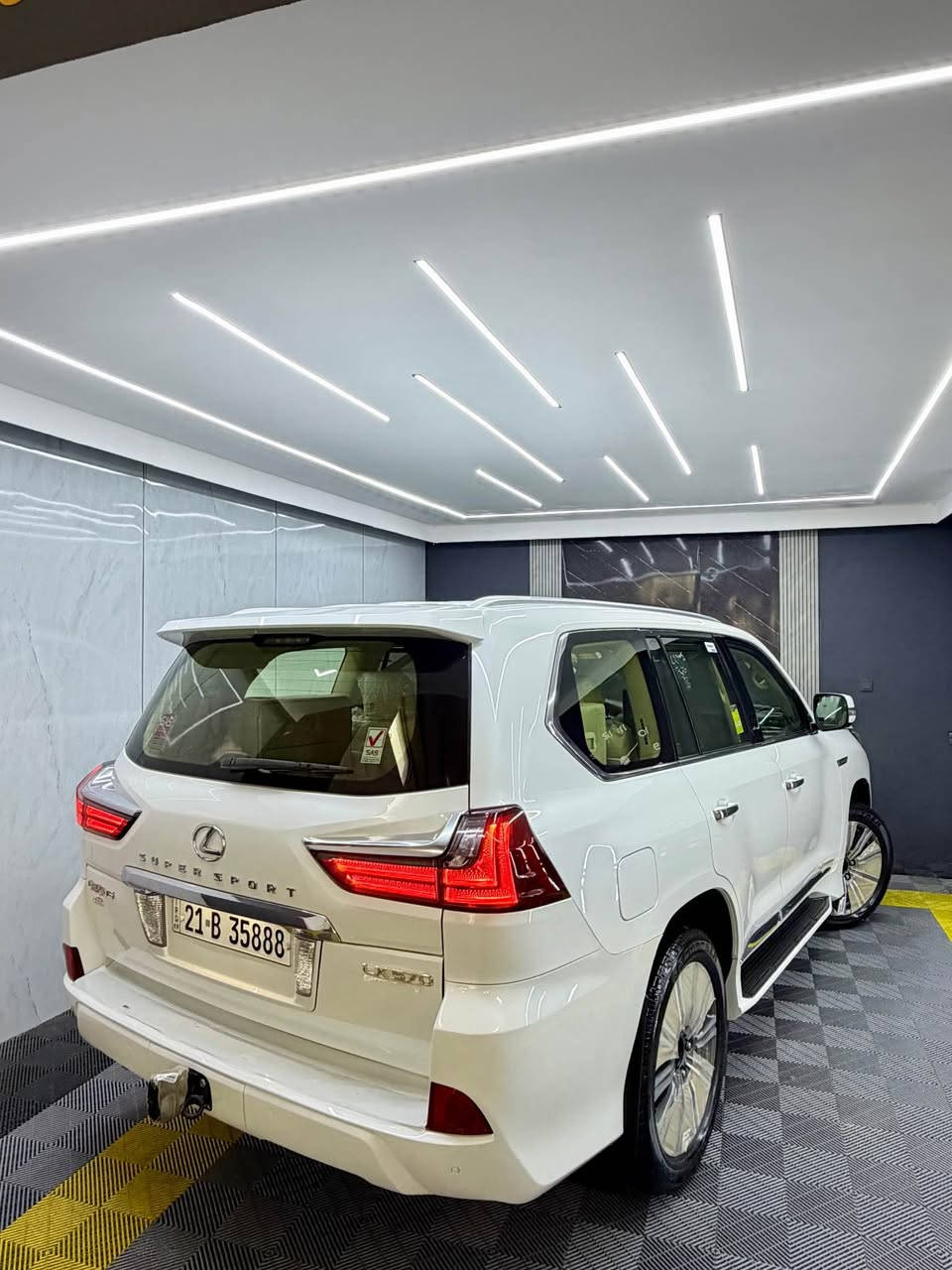 لكزس سبورت 2016  LX 570   برمي
‎مكفولة كفالة عامة من الدعامية إلى الدعامية  
‎بدون صبغ، بدون حوادث، بدون رصعات، بدون حتى خدوش  
‎الدعاميات بدون صبغ، رمل أبيض، لحية بدون صبغ، بقية السيارة بشرط  

‎داخل بيجي بسمطين + + سماعة بيادي موجودة  
Mالمسافة المقطوعة:79,000 كلم 

                                                                   سعر 588$ 
‎***********ره قم صاحب 

‎فول مواصفات:  
‎- بصمة  
‎- نظام منع الانزلاق  
‎- ورقة البيانات  
‎- كراسي جلد تعمل بالتدفئة والتبريد  
‎- نظام التحكم بالاحتلال  
‎- رأس ديفيد  
‎- 5 كاميرات  
‎- ثلاجة  
‎- زينون  
‎- جلد جاف  
‎- تدفئة وتبريد  
‎- خزينة  
‎- هواء مزدوج  
‎- نظام Eco Sport  
‎- حساسات خلفية  
‎- مرايا كهربائية  
‎- فتحة سقف  
‎- باب خلفي كهربائي  
‎- رادار أمامي  

‎المحرك والقير بحالة ممتازة ولم يتم فتحهما  
‎السيارة نظيفة جدًا، كل شيء يعمل بشكل صحيح  
‎السيارة مؤمنة حتى عام 2029  
‎السيارة باسم المعلن، مع إمكانية التحويل والترخيص  
‎السيارة خالية من الديون، التمويل كامل من جميع النواحي  

‎نظافة السيارة 100%، تم عمل صيانة دورية بانتظام، بدون أي نقص  
‎السيارة ملك للبيت، لا يوجد بها أي نقص، وتحتوي على 4 إطارات جديدة  

‎البيع نقدًا أو تحويل بنكي، مع إمكانية عمل وكالة  
‎السيارة موجودة في السليمانية  
‎رقم صاحب *********** السليمانية, العراق
