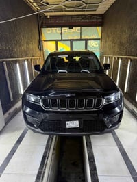 للبيع | جيب  لاريدو 2022 🚙  ✨ موديل: 2022 🇺🇸 الوارد: أمريكي (كلين تايت...