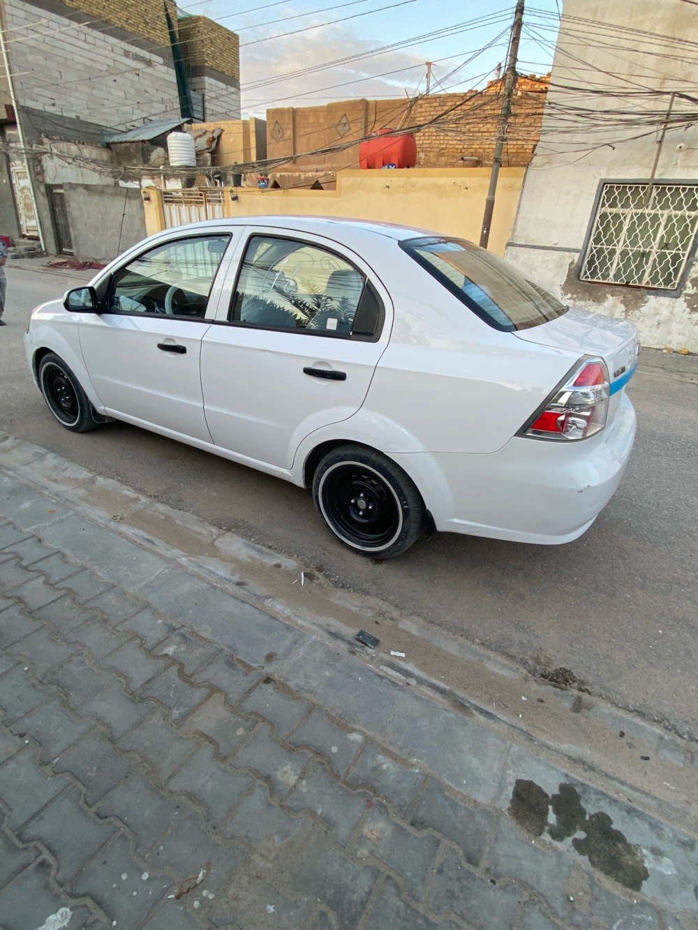 سلام عليكم افيو مديل 2010سياره جديده وجاهزه  
مكان السياره نجف  ***********