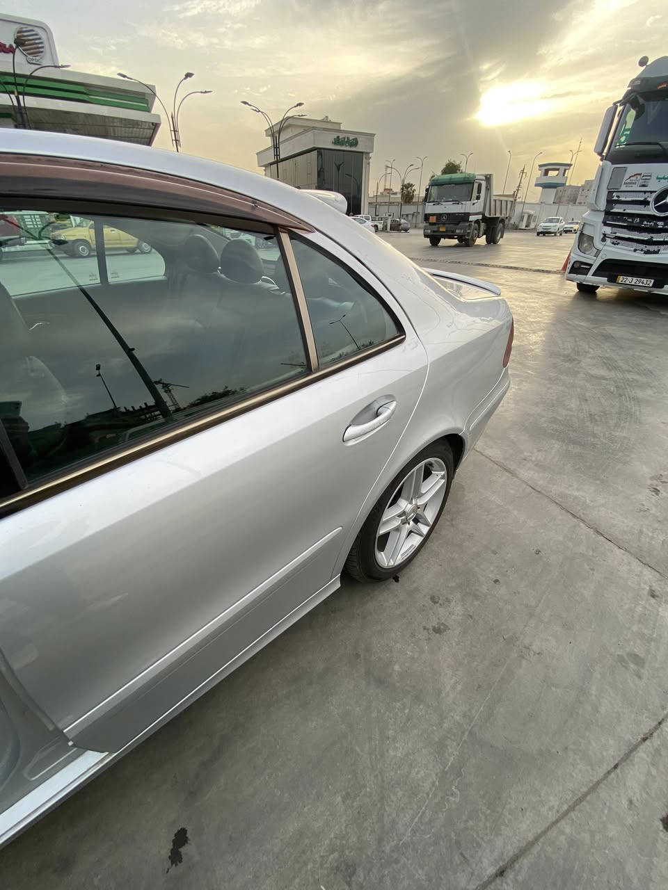 ‏ Mercedes-Benz  eligans E350 2008 
W211 

-------------------------------------
#السعر علق  تم يوصلك خاص 
‏
#رقم الهاتف : ***********

#رقم السيارة : اربيل 22 تحويل مباشر

#مكان السيارة : بغداد  
-------------------------------------
سلام عليكم 
للبيع 
مرسيدس ام عيون W211 موديل 2008 E350  اليجنس وارد خليجي بدون ضربه بدون صبغ فقط دعاميه رقم اربيل سنويه 2028 تحويل مباشر هزه جديده 
سونار موجود للسياره كذلك 
مواصفات
1_ بصمة⁩
2_محرك  +كير  مكفولات ⁦⚔️⁩
3_تبريد ثلاث قطع ❄️⁩
4_كروز سرعة🔒 
5_ كشنات جلد ⚔️⁩
6_مراية داخلية+جانبة عاكسة ⁦🔍
7_تحكم ستيرن ⁦⚔️⁩
8_ شاشة جبيرة  ⁦🖥️⁩
9_ تلفون 📞
10_تجاوي خلفية كهرباء ⁦⚔️⁩
11_حساسات خلفية ⁦⚔️⁩
12_ انارة ليلية داخلية⁦⚔️⁩
13 انارة ترحيب💡 خارجية  ⁦⚔️⁩
14_شاشة اعطال💬
15_كشنات كهرباء ⁦⚔️⁩
16_لايت زنون بلادي 💡
17-بتخم تايرات جديد
18_  صدر امامي وخلفي💯
19_سستم صوت harmen kardon ⁦⚔️⁩ 
20_ويل 17 AMG بلادي الماني.
21_ تدفئة كشنات          
22_صدر امامي خلفي جديد ⁦🛠️⁩
23_حساس مطر💦
24_سلايت 
 
------------------------------------
