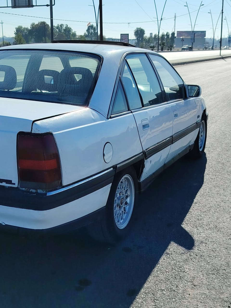 اوميكا حجم 26 للبيع
موديل 92
محرك نفخ كير شرط طخم امامي وخلفي زين
تدفئة شغالة تبريد عاطل
داخلها مرتب
سنوية عظم 2026
كوبون بانزين
السيارة بسمي اني الشرعي
مكاني موصل حي الميثاق
السعر 31 وبيها مجال 
***********
