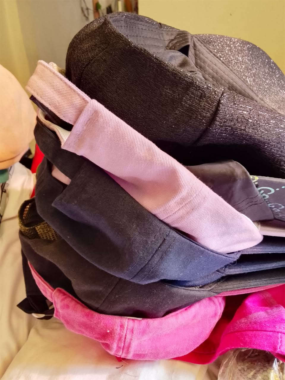 ملابس محل تصفية جدد للبيع
بديات رجالي
بجامه رجالي لون اسود ونوعية ثانيه ملون
برمودة رجالي
شفقات رجالي
قميص اسود نص ردن 
مكاني نجف


**إذا كنت صاحب هذا الإعلان وتريد حذفه لأي سبب، رجاءا أرسل رسالة إلى الدعم الفني**