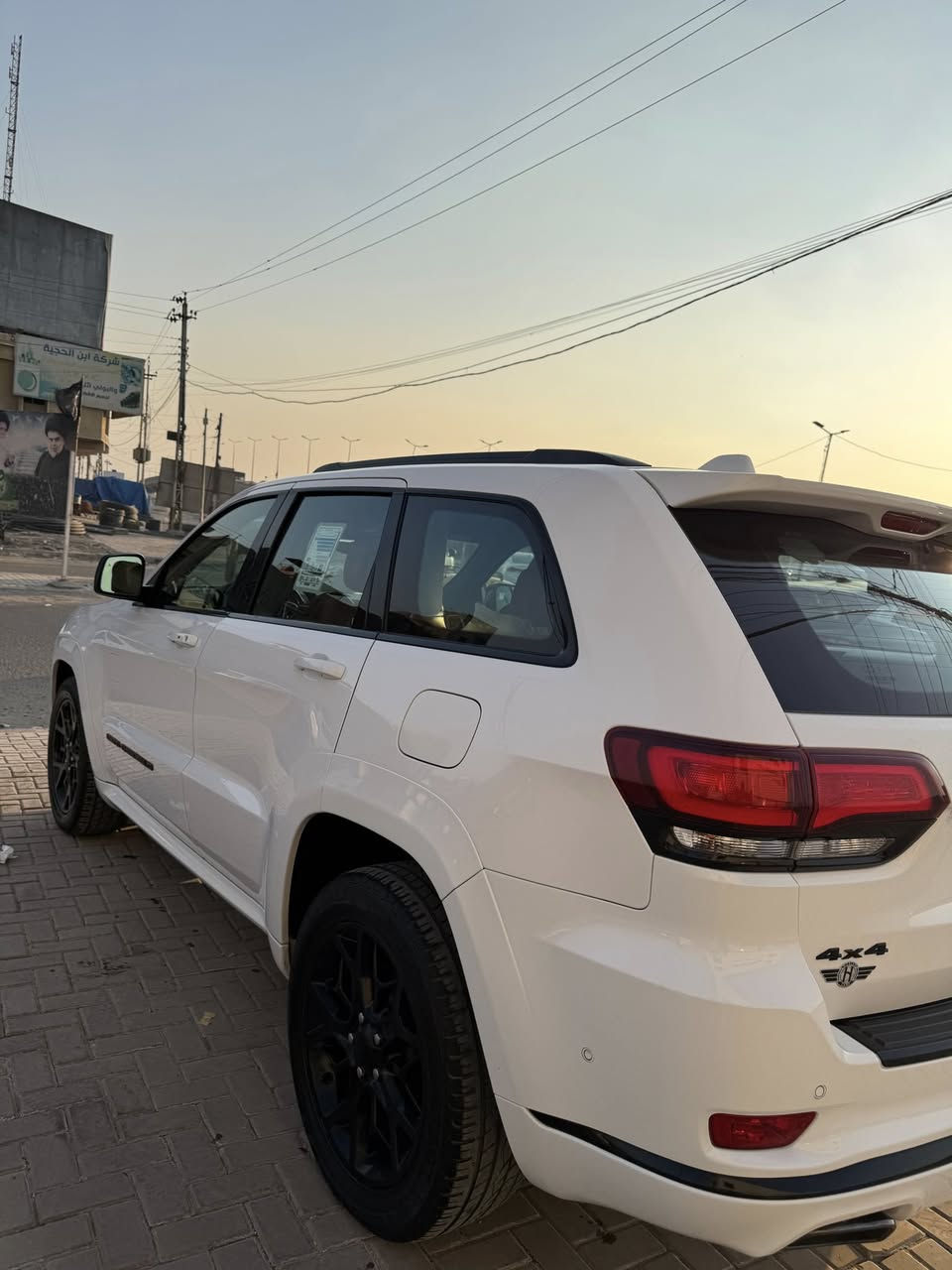 السلام عليكم 
شباب جيب فئة S موديل 22 وكالة شركة هارلم ام الرادار 
السيارة كفالة عامة من كلشي عدا بارد كلش بسيط بلجاملغ الخلفي ممبين 
السياره ماشية 39.800 كيلو متر قابله للزياده 
معرفة مواصفاتها ميحتاج اطولها عليكم 
السيارة معروضة ب372 ورقة وبيها مجال 

للاتصال *********** 
مكان السيارة بغداد
